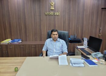 जनता दरबार में छाए रहे भूमि विवाद संबंधित मामले…भूमि सुधार उप समाहर्ता सहित संबंधित विभागीय पदाधिकारी शिकायती आवेदन के आलोक में एक माह के अंदर कृत कार्रवाई प्रतिवेदन करें समर्पित: डीएम