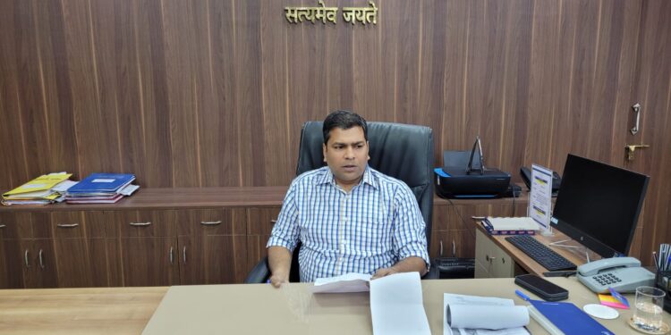 जनता दरबार में छाए रहे भूमि विवाद संबंधित मामले…भूमि सुधार उप समाहर्ता सहित संबंधित विभागीय पदाधिकारी शिकायती आवेदन के आलोक में एक माह के अंदर कृत कार्रवाई प्रतिवेदन करें समर्पित: डीएम