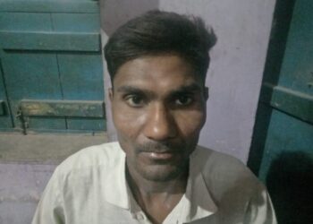 शराब,स्मैक और प्रतिबंधित कफ सिरप सहित अन्य नशीली पदार्थों की बिक्री कर जागो उर्फ जग्गा आखिर कब तक सुलाता रहेगा नौनिहालों को!समाज के लोगों ने किया विरोध तो बरसायी गोलियां,वायरल हुआ वीडियो,एसपी को आवेदन देकर लगायी न्याय की गुहार