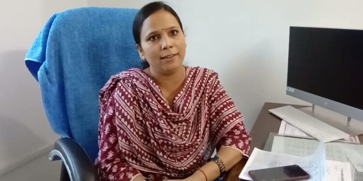 नवपदस्थापित पहली महिला चिकित्सा प्रभारी डॉ कशिश ने परबत्ता सीएचसी में किया योगदान,कहा-सभी शिकायतों का होगा समाधान