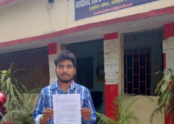 स्कूल में नामांकन के नाम पर आखिर कब तक होती रहेगी अवैध वसूली!छात्र नेता और वार्ड पार्षदों ने डीईओ से की दोषियों के विरुद्ध कार्रवाई की मांग