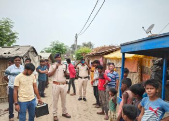 आरपीएफ के साथ गाली-गलौज और धक्का-मुक्की करने के आरोप में तीन के विरुद्ध मुकदमा दर्ज,एक दुकानदार गिरफ्तार, खगड़िया जंक्शन के आस-पास रेलवे की वर्जित भूमि पर अतिक्रमण करने वालों ने जगह को नहीं किया खाली तो होगी कानूनू कार्रवाई:अरविंद कुमार राम