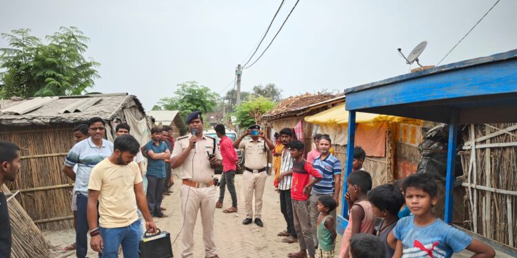 आरपीएफ के साथ गाली-गलौज और धक्का-मुक्की करने के आरोप में तीन के विरुद्ध मुकदमा दर्ज,एक दुकानदार गिरफ्तार, खगड़िया जंक्शन के आस-पास रेलवे की वर्जित भूमि पर अतिक्रमण करने वालों ने जगह को नहीं किया खाली तो होगी कानूनू कार्रवाई:अरविंद कुमार राम