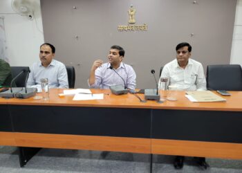 आकांक्षी जिला कार्यक्रम के प्रगति की समीक्षा बैठक आयोजित…भविष्य में भी हमें आकांक्षी जिला कार्यक्रम में प्रथम स्थान प्राप्त करने के लिए कड़ी मेहनत करने की जरुरत: डीएम