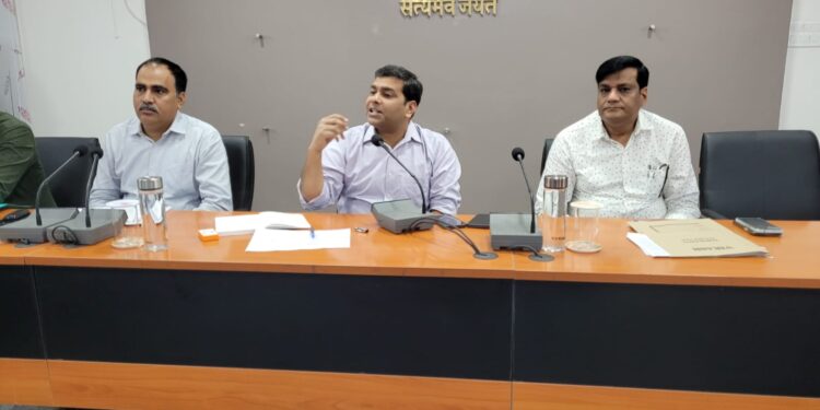 आकांक्षी जिला कार्यक्रम के प्रगति की समीक्षा बैठक आयोजित…भविष्य में भी हमें आकांक्षी जिला कार्यक्रम में प्रथम स्थान प्राप्त करने के लिए कड़ी मेहनत करने की जरुरत: डीएम