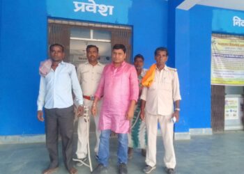 हथियार और शराब के साथ दो बाइक सवार युवक गिरफ्तार,खंगाली जा रही कुंडली