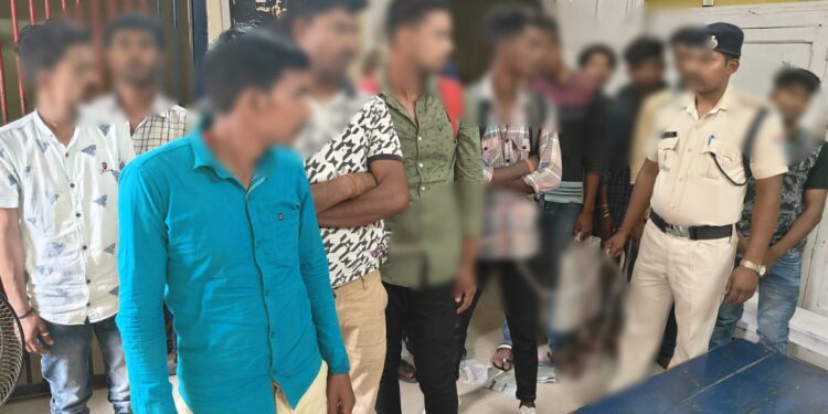 आरपीएफ इंस्पेक्टर के नेतृत्व में फिर चला अभियान,विभिन्न आरोप में 15 लोग धराया