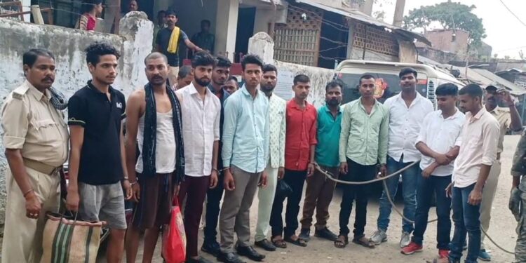 शराब पीकर बारात में मस्ती करने की सोच दस बारातियों को पड़ी मंहगी, स्कार्पियो सवार दस बाराती नशे की हालत में धराए