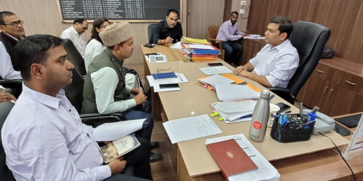 मां कात्यायनी देवी मंदिर जल्द ही पर्यटक स्थल के रुप में होगा विकसित,मंदिर न्यास समिति की बैठक में डीएम अमित कुमार पांडेय ने गंभीर रुप से की चर्चा