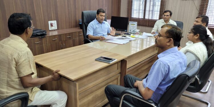 जनता दरबार में आए आवेदन के आलोक में एक माह के अंदर गुणवत्तापूर्ण तरीके से मामलों का निस्तारण करते हुए संबंधित पदाधिकारी कृत कार्रवाई प्रतिवेदन करें समर्पित:अमित कुमार पांडेय