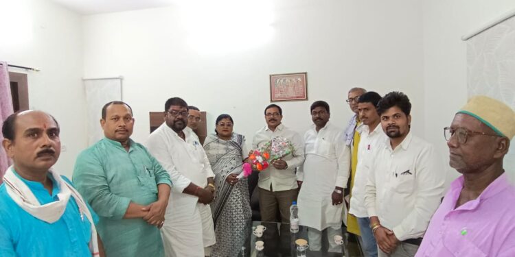 खगड़िया पहुंचे खाद्य आपूर्ति आयोग के राज्य अध्यक्ष का जदयू नेताओं ने किया भव्य स्वागत, विभिन्न समस्याओं से कराया अवगत