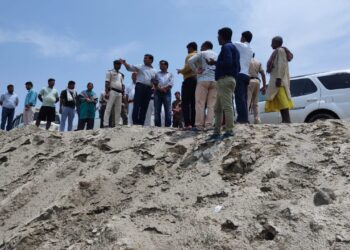 बैठक में विलंब से पहुंचे पदाधिकारियों को डीएम ने लगायी फटकार,पंचायत स्तरीय संयुक्त प्रतिनियुक्ति आदेश निकालने का दिया निर्देश…बाढ़ राहत कार्यों को ले सबकी जिम्मेदारी होगी तय:अमित कुमार पांडेय