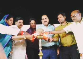 अखिल भारतीय कवि सम्मेलन के नाम पर जमी थी ठहाकों की महफिल, दैनिक जागरण द्वारा आयोजित कवि सम्मेलन में घंटो होती रही तालियों की बारिश