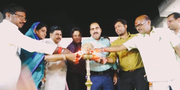 अखिल भारतीय कवि सम्मेलन के नाम पर जमी थी ठहाकों की महफिल, दैनिक जागरण द्वारा आयोजित कवि सम्मेलन में घंटो होती रही तालियों की बारिश