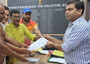 बिहार सरकार के मंत्री द्वारा दिए गए अमर्यादित बयान से आहत हुए राष्ट्रीय लोक जनता दल के कार्यकर्ता,डीएम के द्वारा राज्यपाल को ज्ञापन भेजकर की बर्खास्तगी की मांग