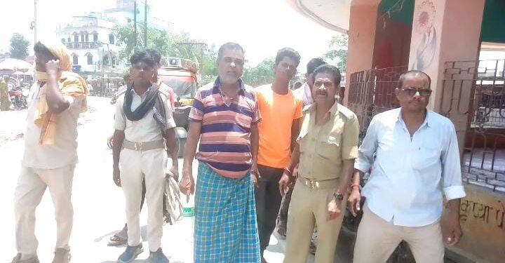 विभिन्न लूटकांड का आरोपी ट्रैक्टर चलाते धराया,एक शराबी भी चढ़ा पुलिस के हत्थे