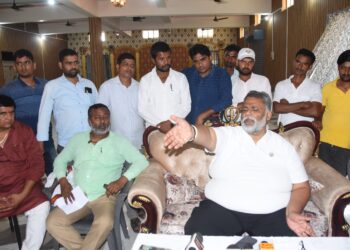 अपराधियों की गोली का शिकार हुए साकेत सिंह गुड्डू के परिजनों से मिलने पहुंचे पप्पू यादव ने शासन-प्रशासन को जमकर कोसा, कहा,हत्यारे पर चले स्पीडी ट्रायल