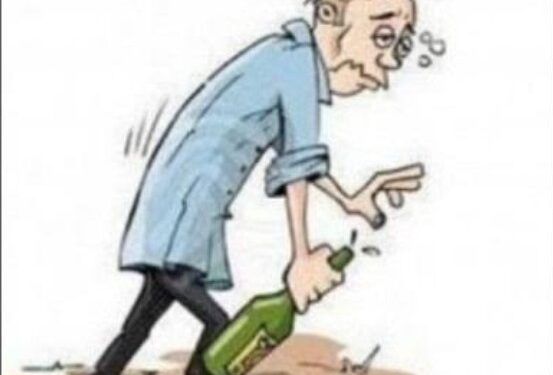 बेलदौर में दारुबाज एचएम चढ़े पुलिस के हत्थे,शराब पीकर घर में कर रहे थे हंगामा