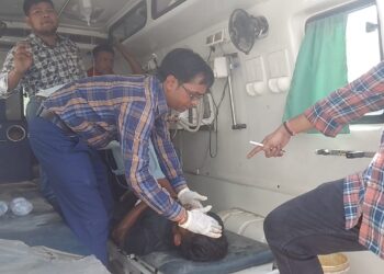 पूर्व से घात लगाए बैठे अपराधियों ने बाइक सवार युवक को गोली मारकर किया गंभीर रुप से जख्मी, गंभीर हालत में किया गया रेफर