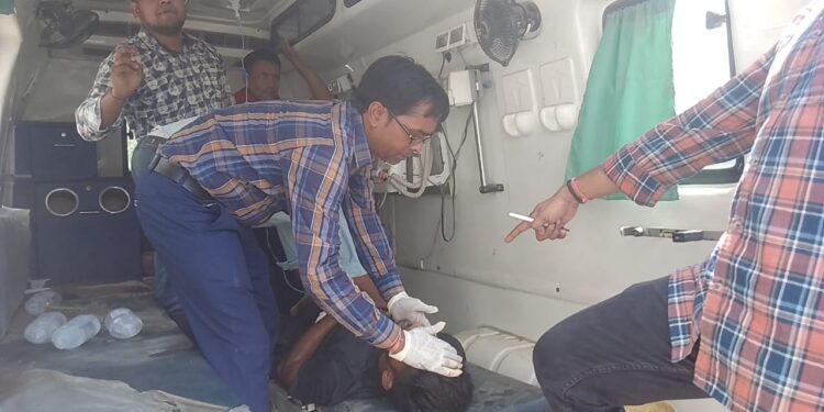 पूर्व से घात लगाए बैठे अपराधियों ने बाइक सवार युवक को गोली मारकर किया गंभीर रुप से जख्मी, गंभीर हालत में किया गया रेफर