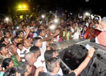 मददगार बनकर केंजरी पहुंचे जाप सुप्रीमो पप्पू यादव ने अग्नि पीड़ित परिवारों के पोछे आंसू,तत्काल सभी प्रभावित परिवार के लिए भोजन की व्यवस्था कराते हुए कहा- स्थिति सामान्य होने तक पार्टी की ओर से मिलती रहेगी मदद