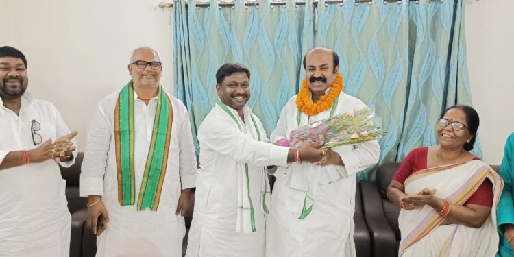 खगड़िया और गोगरी में बीस सूत्री प्रभारी मंत्री का जदयू सहित महागठबंधन के नेताओं ने किया भव्य स्वागत,गोगरी नप की भी तमाम समस्याओं का अवश्य होगा समाधान: मदन सहनी