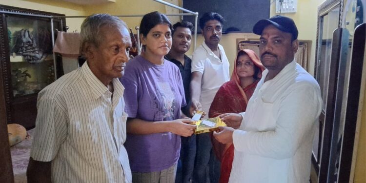 छोटी बहन के बाद बड़ी बहन भी नीट परीक्षा में अच्छा अंक लाकर मानसी का नाम की रौशन…शिक्षित लोगों से अधिक धनवान कोई नहीं:पप्पू सुमन