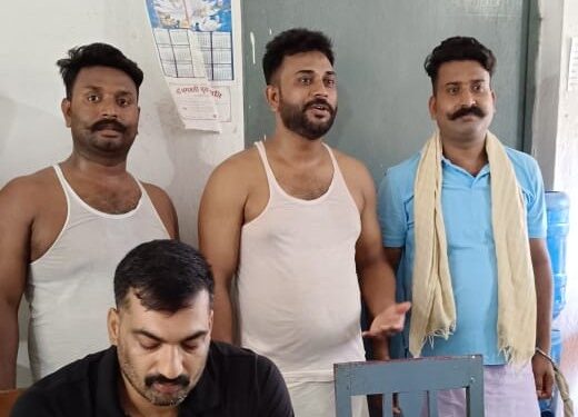 खगड़िया के बंदेहरा में घटित छोटू हत्याकांड मामले में तीन खूंखार सगा भाई गिरफ्तार, तकनीकी अनुसंधान के आधार पर अलग-अलग जगहों से हुई गिरफ्तारी, दहशतजदा लोगों ने काफी हद तक ली राहत की सांस