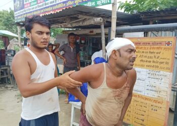 Crime News स्मैक और प्रतिबंधित कफ सिरप बेचने का किया विरोध तो दबंग होटल मालिकों ने जमीन मालिक को पीट- पीटकर किया बुरी तरह जख्मी