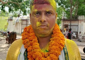 Breaking News Bihar :क्या पंचायत समिति सदस्य दुर्गेश भी करते हैं शराब का कारोबार!घर के बाहर 6 बोतल विदेशी शराब के साथ धराए,चर्चाओं का बाजार गर्म