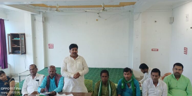 अगर इंसान ही न रहा तो मंदिर में घंटी बजायेगा कौन!!समीक्षात्मक बैठक में खूब गरजे राजद जिलाध्यक्ष मनोहर यादव