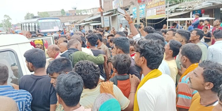 आखिर किसने की बालक की गला रेतकर निर्मम हत्या!आक्रोशित लोगों ने सड़क किया जाम