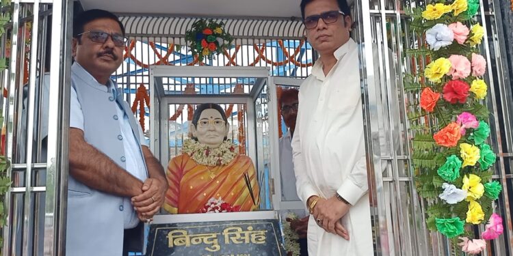 ..और जब अपनी माँ को याद कर भाव विह्लल हुए विधायक डॉ संजीव कुमार और एमएलसी राजीव कुमार,कहा-मेरी माँ ने ही दी है दुनिया की सारी खुशियां