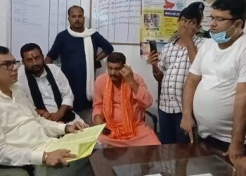 परबत्ता सीएचसी की कुव्यवस्था देख भड़के विधायक डॉ संजीव ने सीएचसी प्रभारी से कहा- अविलंब करें व्यवस्था को दुरुस्त,अन्यथा भुगतना होगा खामियाजा