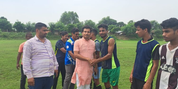 खुटिया के रिटायर रेलवे मैदान में 71वां मोईनुल हक फुटबाॅल ट्राॅफी के लिए ट्रायल आरंभ,फाइनल टीम की घोषणा होगी कल