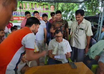 जनता दरबार में पहुंचे फरियादियों का परबत्ता विधायक ने सुना दुखड़ा,हर क्षेत्र में विकास करना हमारा मुख्य लक्ष्य:डॉ संजीव