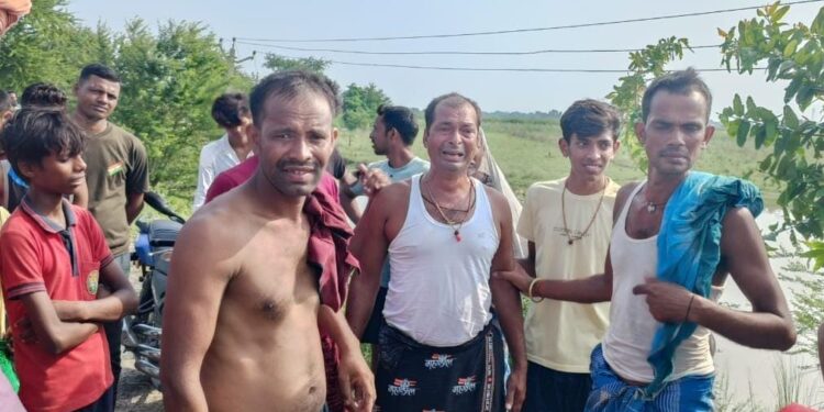 बहन से राखी बंधाने के पहले गंगा की उपधारा में डूबने से मौत का शिकार हुए युवक का 24घंटे बाद मिला शव,रो-रोकर परिजन हो रहे बेहाल, रक्षाबंधन के अवसर पर मां के साथ ननिहाल आया था युवक