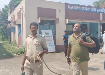 शिक्षक दिवस के दिन शिक्षक नेता रविश कुमार को गिरफ्तार कर कहीं कानूनी पचड़े में तो फंस नहीं गयी पुलिस!एफआईआर सहित अन्य कागजात के साथ इंज्यूरी रिपोर्ट नहीं रहने के कारण जज साहब ने रविश को वापस भेजा थाना,चर्चाओं का बाजार गर्म