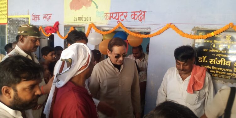 आईसीटी लैब का उद्‍घाटन करने पहुंचे सांसद को लोगों ने जल जमाव सहित अन्य समस्याओं से कराया अवगत, बेहतर भविष्य निर्माण के लिए कम्प्यूटर शिक्षा बेहद जरुरी: चौधरी महबूब अली केसर