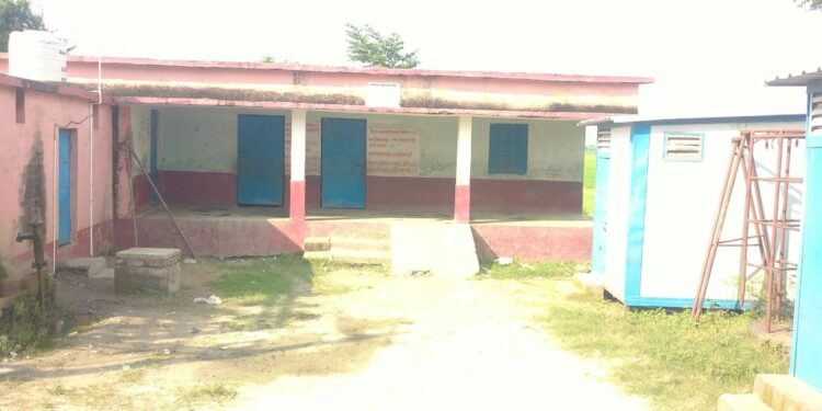 केके पाठक जी के आदेश की खूब धज्जियां उड़ा रहे गुरुजी, प्राथमिक विद्यालय तिरासी में लचर पचर है पठन-पाठन की व्यवस्था,एचएम अक्सर रहते हैं फरार