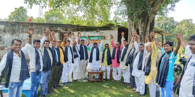 जदयू नेताओं ने काला पट्टा लगाकर केंद्र सरकार के खिलाफ किया विरोध प्रदर्शन,अति पिछड़ा और कमजोर वर्ग विरोधी है मोदी सरकार:बबलू मंडल