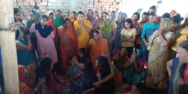 दुकान से खाना खाने घर जा रहे युवा व्यवसायी पर ताबड़तोड़ गोलियां बरसाकर आखिर किसने सुलाई मौत की नींद!पड़ताल में जुटी पुलिस