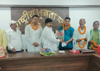 नव मनोनीत युवा राजद जिला अध्यक्ष उदय और प्रधान महासचिव मोहम्मद नसीम का किया गया अभिनंदन,बीजेपी के षडयंत्र से बिना डरे गरीब और पीड़ित के हक व अधिकार की राजद सुप्रीमो लालू लड़ रहे लड़ाई:मनोहर यादव