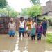 भारी बारिश के कारण एक दर्जन परिवारों का घर हुआ जलमग्न, जल निकासी की व्यवस्था नहीं रहने के कारण लोग हैं परेशान