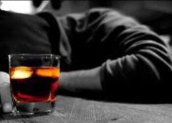 …और जब शराबी दोस्तों को खोजते-खोजते थाना पहुंच गया शराब के नशे में टल्ली हो चुका शराबी