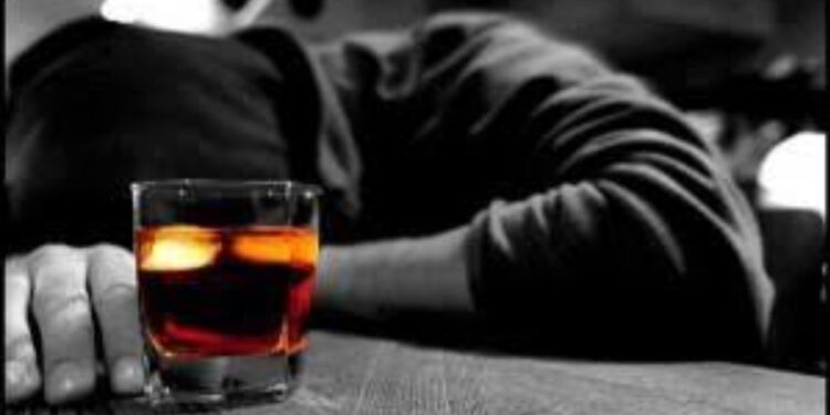 …और जब शराबी दोस्तों को खोजते-खोजते थाना पहुंच गया शराब के नशे में टल्ली हो चुका शराबी