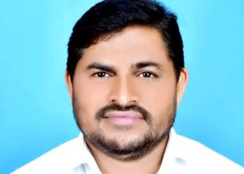 भू-माफिया और सफेदपोशों पर मेहरबानी बरसाते आ रहे भू-प्रबंधन समिति के सदस्य आखिर कब तक वाजिब किसानों के साथ करते रहेंगे नाइंसाफी!काॅलेज के जमीन की खुली डाक के निर्णय से भू-प्रबंधन समिति के पलटने का मतलब आखिर है क्या:कृष्णा नंद यादव