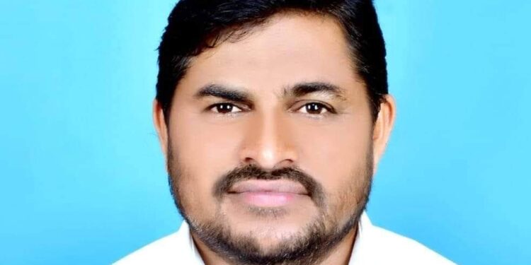 भू-माफिया और सफेदपोशों पर मेहरबानी बरसाते आ रहे भू-प्रबंधन समिति के सदस्य आखिर कब तक वाजिब किसानों के साथ करते रहेंगे नाइंसाफी!काॅलेज के जमीन की खुली डाक के निर्णय से भू-प्रबंधन समिति के पलटने का मतलब आखिर है क्या:कृष्णा नंद यादव