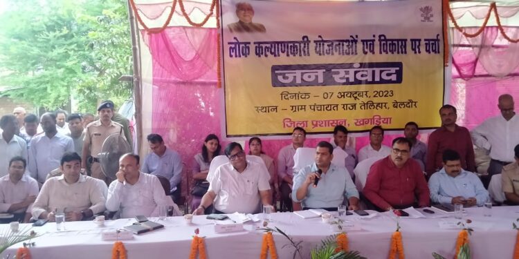 विभिन्न पंचायतों में जन संवाद कार्यक्रम आयोजित कर जनता की ली गयी प्रतिक्रिया,व्यक्तिगत अथवा सामूहिक समस्याओं से प्रशासन को कराएं अवगत,निदान को ले प्रशासन है सदैव तत्पर: डीएम अमित कुमार पाण्डे