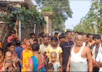 आखिर किस निर्दयी मां ने नवजात शिशु को जन्म के कुछ देर बाद ही कर दिया झाड़ियों के हवाले!दयावान बने इंसान द्वारा झाड़ी से उठाकर परबत्ता सीएचसी लाए गए नवजात शिशु का आखिर कहां चल रहा है इलाज!सीएचसी प्रबंधन की लापरवाही पर खूब बमक रहे हैं लोग